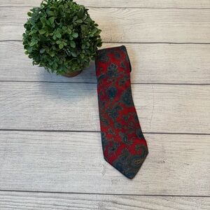 Elegant Paisley Red and Blue Tie